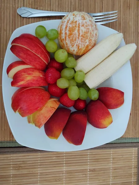 Zestaw Świeżych Owoców Talerzu — Zdjęcie stockowe