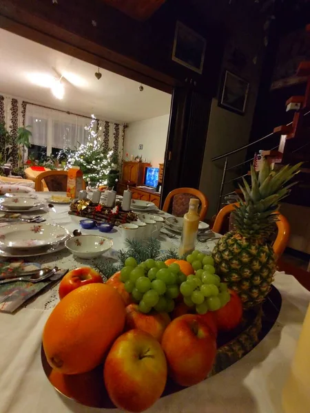 Kersttafel Met Fruit Thuis — Stockfoto