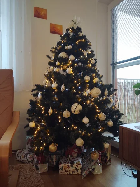 Weihnachtsbaum Mit Geschenken Und Spielzeug Hause — Stockfoto