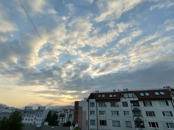 Blick Auf Die Europäische Stadt Bei Sonnenuntergang — Stockfoto