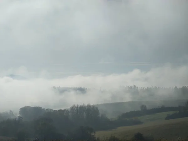 Bela Paisagem Montanhosa Com Nuvens — Fotografia de Stock