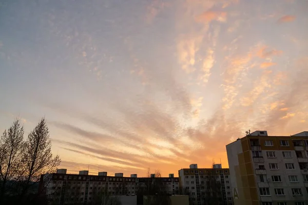 Prachtige Zonsondergang Boven Europese Stad — Stockfoto