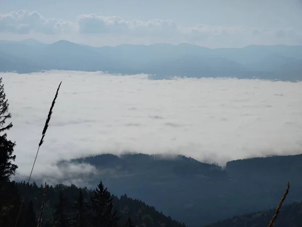 Wunderschöne Landschaft Mit Einer Bergkette Den Bergen — Stockfoto