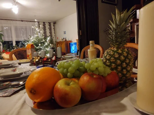 Mesa Natal Com Frutas Casa — Fotografia de Stock