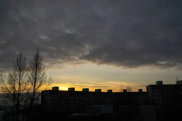 Prachtige Zonsondergang Boven Europese Stad — Stockfoto