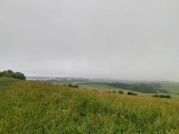 Vackert Bergslandskap Med Europeisk Stad — Stockfoto