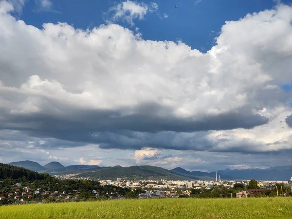 Vista Ciudad Europea Las Montañas — Foto de Stock