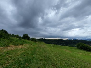 Gündüzleri güzel dağ manzarası