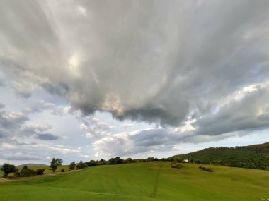 Gündüzleri güzel dağ manzarası