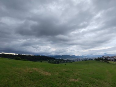 Gündüzleri güzel dağ manzarası