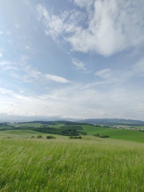 Gündüzleri güzel dağ manzarası