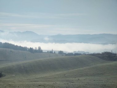 Bulutlu güzel dağ manzarası