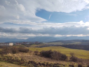 Gündüzleri güzel dağ manzarası