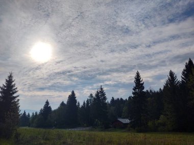 Gündüzleri güzel dağ manzarası