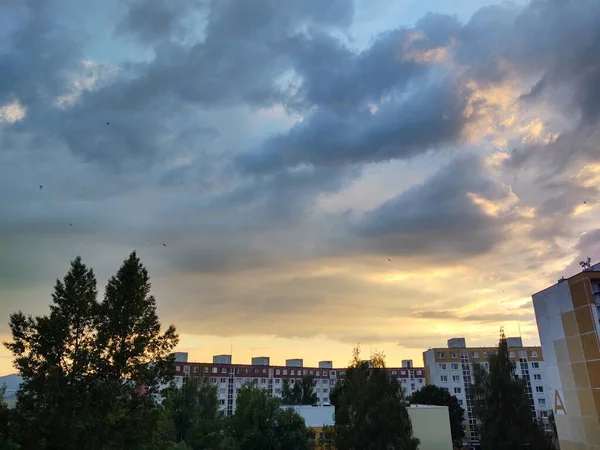 Utsikt Över Den Europeiska Staden Vid Solnedgången — Stockfoto