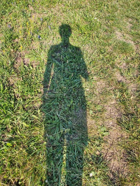 Menschlicher Schatten Auf Wiesengras — Stockfoto