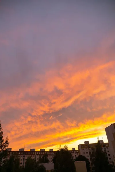 Prachtige Zonsondergang Boven Europese Stad — Stockfoto