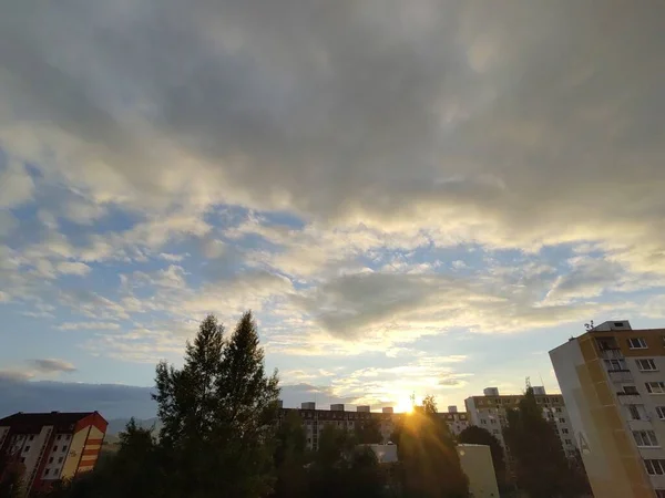 Sonnenaufgang Über Den Gebäuden Der Stadt Slowakei — Stockfoto