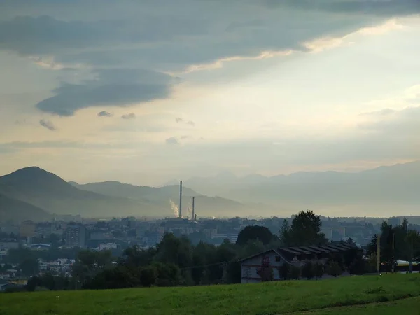Вид Европейский Город Горах — стоковое фото