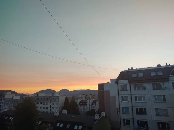 Utsikt Över Den Europeiska Staden Vid Solnedgången — Stockfoto