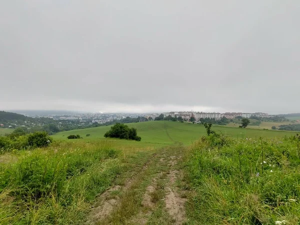 Vackert Bergslandskap Med Europeisk Stad — Stockfoto