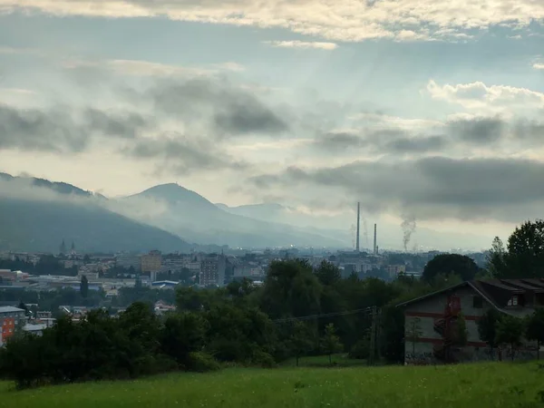 Vista Ciudad Europea Las Montañas — Foto de Stock