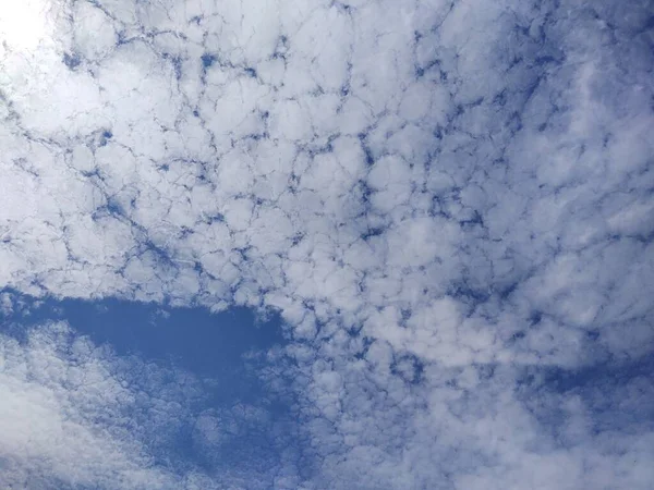 Белые Облака Небе — стоковое фото
