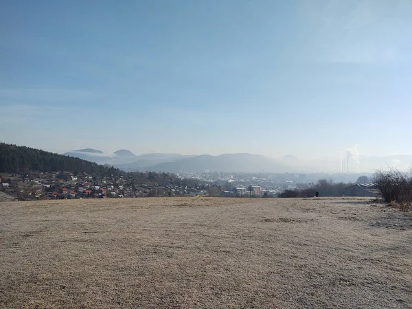 Hermoso Paisaje Montaña Con Ciudad Fondo — Foto de Stock