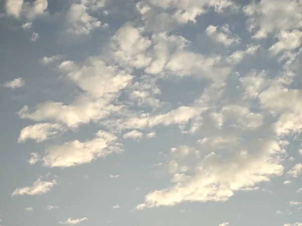 Schöner Himmel Mit Weißen Wolken — Stockfoto