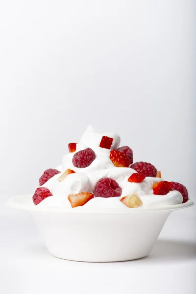 Frozen yogurt with raspberries — Stock Photo, Image