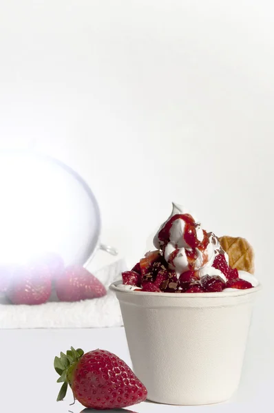 Fresas y yogur congelado — Foto de Stock