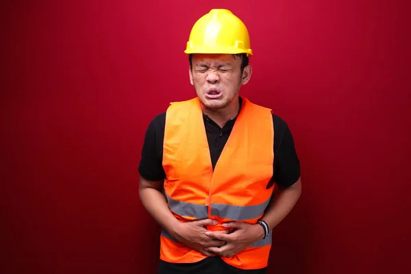 Molesto Joven Asiático Hombre Trabajador Con Grave Dolor Estómago —  Fotos de Stock