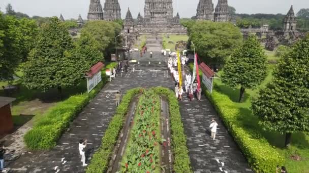 Luchtfoto Van Indonesisch Hindoeïsme Mensen Bidden Prambanan Tempel Yogyakarta Indonesië — Stockvideo