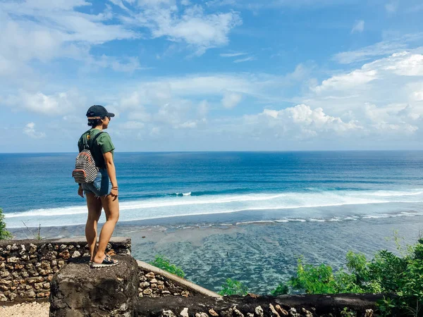 Young Woman Traveller Standing Look Gunung Payung Beach Nusa Dua — Stock Photo, Image
