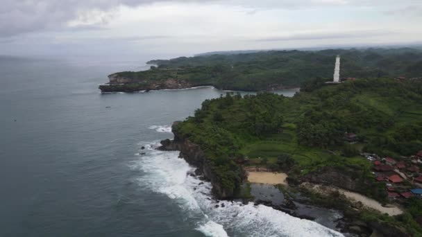 Αεροφωτογραφία Του Φάρου Στην Παραλία Της Ινδονησίας — Αρχείο Βίντεο