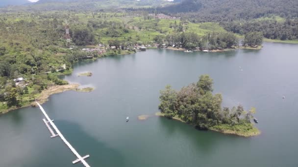 Vista Aérea Del Lado Del Lago Con Parque Montaña Bandung — Vídeo de stock