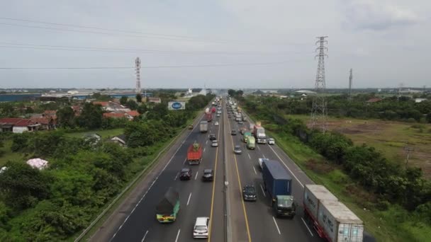 Flygfoto Över Indonesien Highway Med Upptagen Trafik — Stockvideo