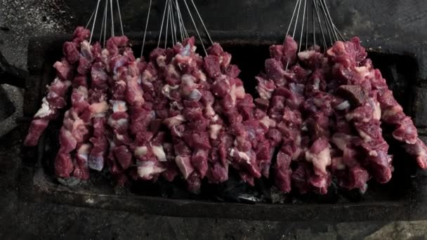 Endonezya Geleneksel Bir Fırında Klatak Lamb Satay Yakma Işlemi — Stok video