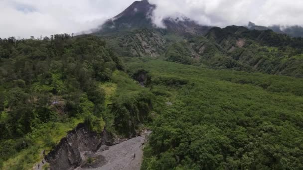 Vista Aérea Activa Montaña Merapi Con Cielo Despejado Indonesia — Vídeo de stock