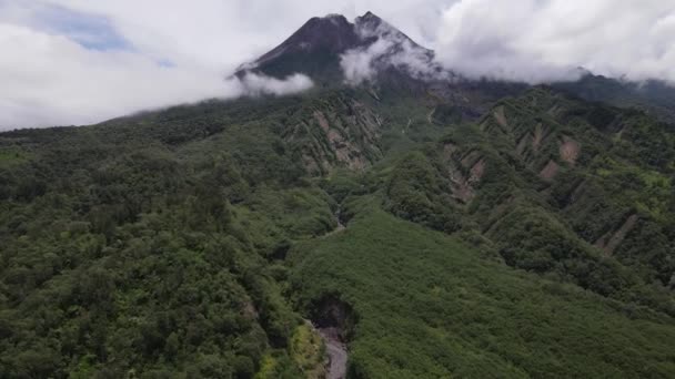 Endonezya Daki Açık Gökyüzü Ile Aktif Merapi Dağının Havadan Görüntüsü — Stok video
