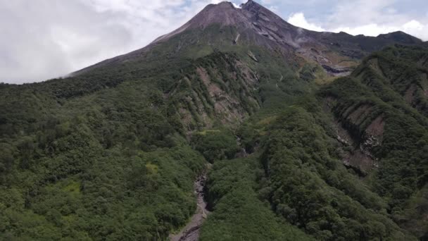 Vista Aérea Activa Montaña Merapi Con Cielo Despejado Indonesia — Vídeo de stock