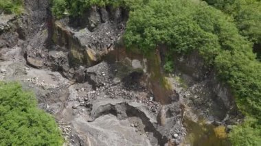 Merapi Dağı Endonezya 'daki kum ve taş madenciliğinin hava görüntüsü.