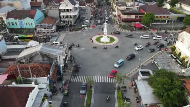 Vista Aérea Tugu Yogyakarta Monumento Histórico Con Tráfico Ocupado Yogyakarta — Vídeos de Stock
