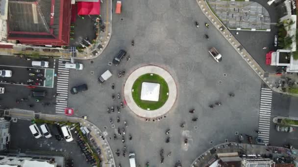 Top Aerial View Tugu Джокьякарта Landmark Busy Traffic — стоковое видео