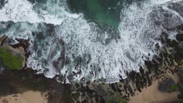 Vista Aerea Dall Alto Verso Basso Delle Onde Oceaniche Giganti — Video Stock