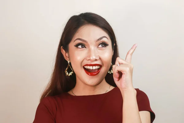 Shock Face Young Asian Woman Wearing Red Shirt Pointing Upwards — ストック写真