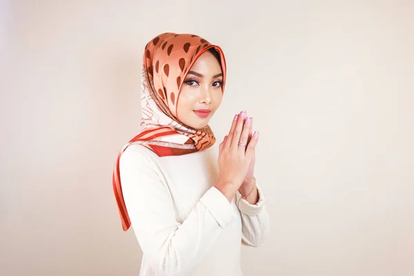 Porträt Einer Jungen Schönen Muslimin Die Einen Hijab Trägt Eid — Stockfoto