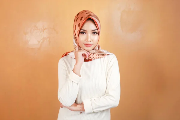 Cheerful Young Beautiful Asian Muslim Woman Smiling — Stockfoto