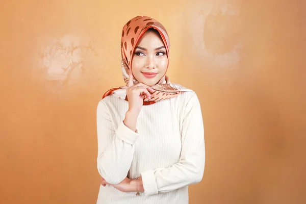 Cheerful Young Beautiful Asian Muslim Woman Smiling — Fotografia de Stock