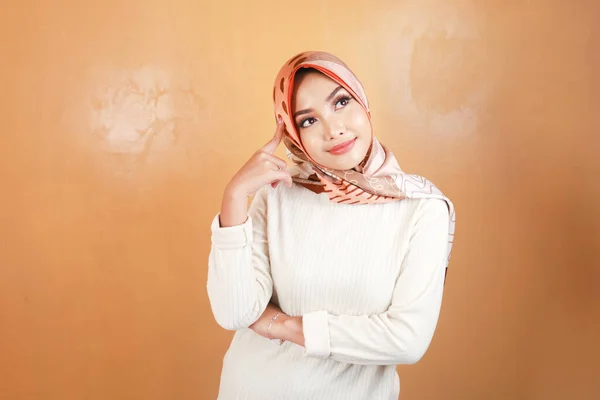 Vrolijk Jong Mooi Aziatisch Moslim Vrouw Glimlachen — Stockfoto